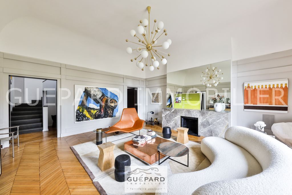 duplex 7 rooms for sale on PARIS (75008)