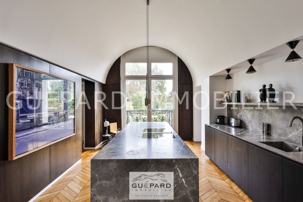duplex 7 rooms for sale on PARIS (75008)