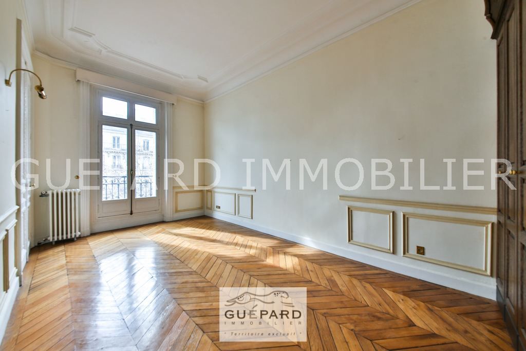 apartment 8 rooms for sale on PARIS (75008)