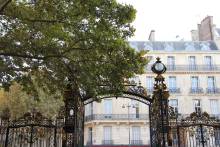 Vente d'appartements et hôtels particuliers hors marché autour du Parc Monceau : comment Guépard Immobilier garantit une discrétion totale et une clientèle ultra-qualifiée