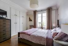 Appartement traversant 133 m² avec balcon filant, charme de l'ancien à vendre Parc Monceau Paris 8 - Immobilier prestige quartier calme proche Courcelles et Villiers