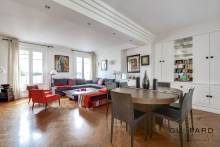 Appartement traversant 133 m² avec balcon filant, charme de l'ancien à vendre Parc Monceau Paris 8 - Immobilier prestige quartier calme proche Courcelles et Villiers